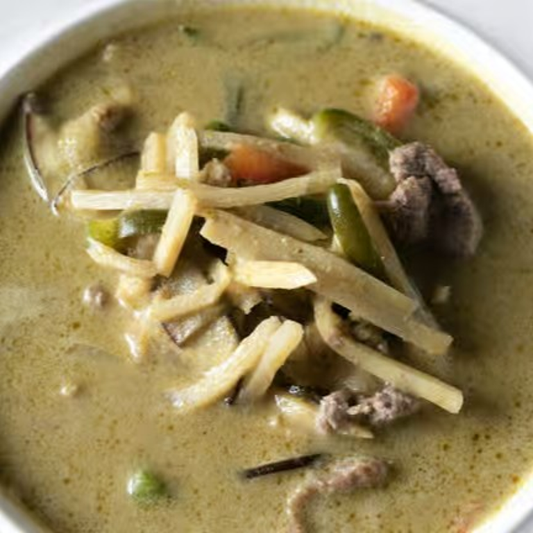 Delicious Green Curry Experience